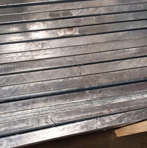 Труба профильная квадратная ЭСВ оцинкованная 20x20x2 мм Ст3 ГОСТ 8639-82 фото