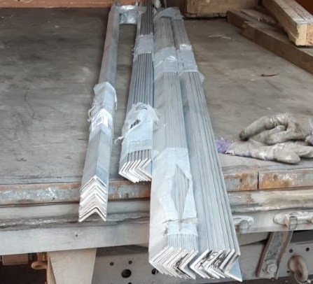 Уголок алюминиевый равнополочный 30x30х2 мм АД31Т1 ГОСТ 13737-90 фото